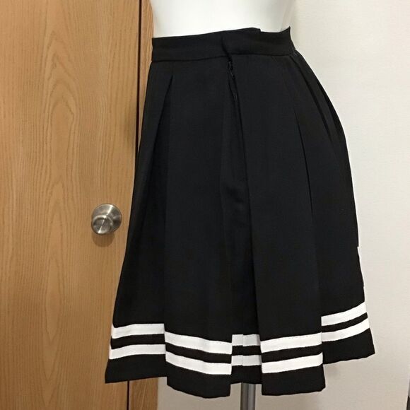 Hot Topic Black Pleat Tennis Skirt New With Tag Size MD - Picture 4 of 11